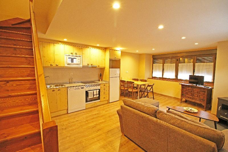 Snoe Apartamentos Mont Romies Plaza Salardú Exteriör bild