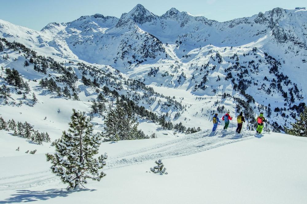 Snoe Apartamentos Mont Romies Plaza Salardú Exteriör bild