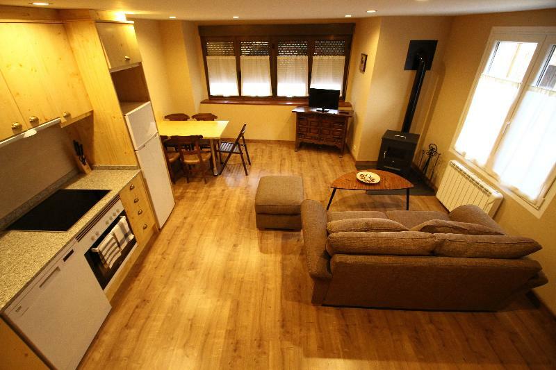 Snoe Apartamentos Mont Romies Plaza Salardú Exteriör bild